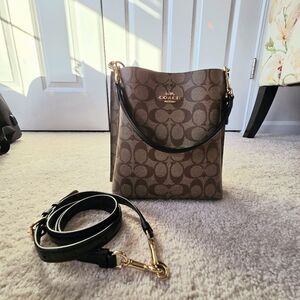 Coach Mollie Bucket 22 bag. Sig canvas in brown w black. Mint condition.